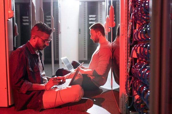 What are the detailed steps to set up a QNAP TS-453D NAS for automated nightly backups?